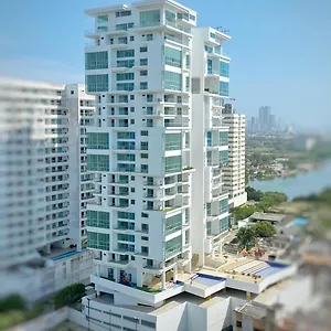 Por , Cartagena Colombia